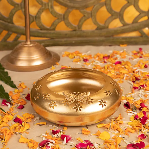 Gold-Plated_Metal_Decorative_Butterfly_Urli