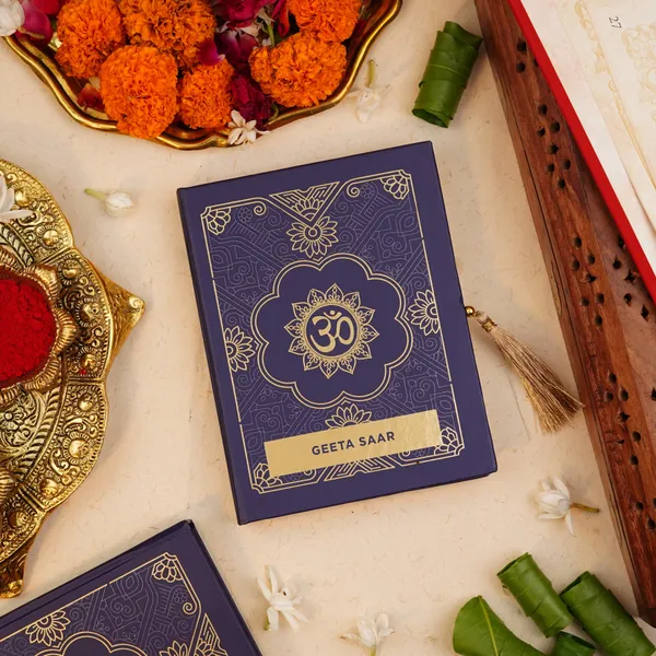 Geeta_Saar_Hardbound_Gift_Case_Solah_Somvaar_Vrat_Book