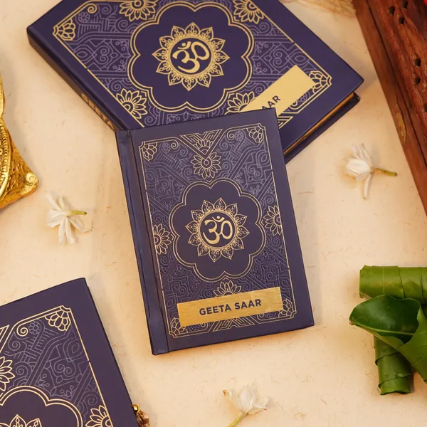 Geeta_Saar_Hardbound_Gift_Case_Solah_Somvaar_Vrat_Book