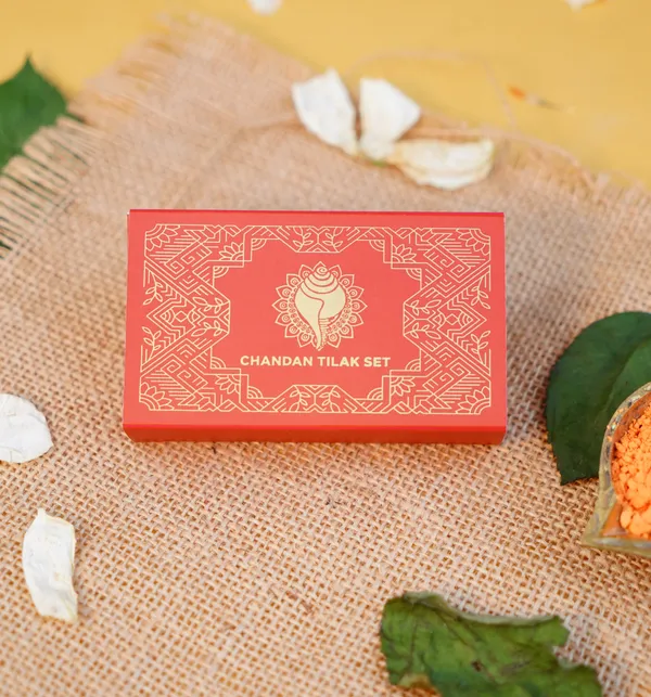 Roli_Chawal_Chandan_Mishri_Tilak_Set_Gold_Foil_Gifting_Pack_-_Pack_Of_2