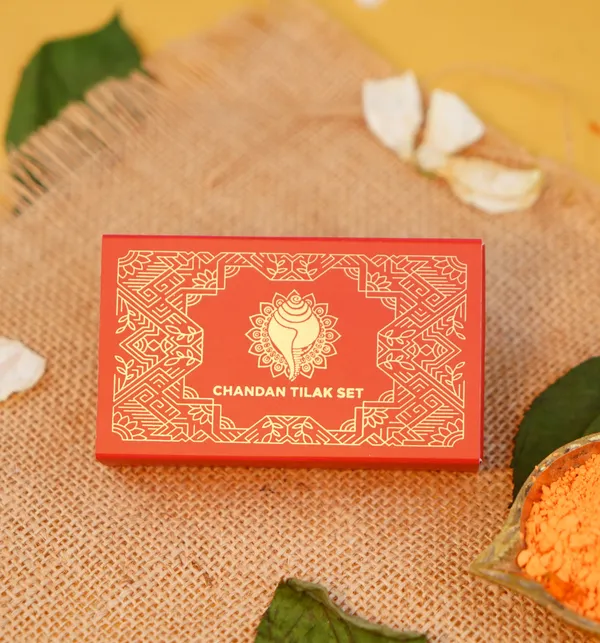 Roli_Chawal_Chandan_Mishri_Tilak_Set_Gold_Foil_Gifting_Pack_-_Pack_Of_2
