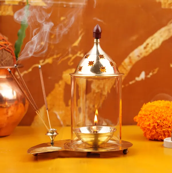 Brass_Glass_Akhand_Diya_With_Agarbatti_Stand_7.5_Inch