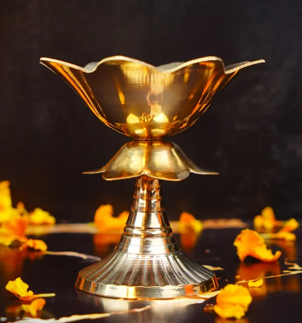 Brass_Lotus_Shaped_Akhand_Diya_3.5_Inch_120G