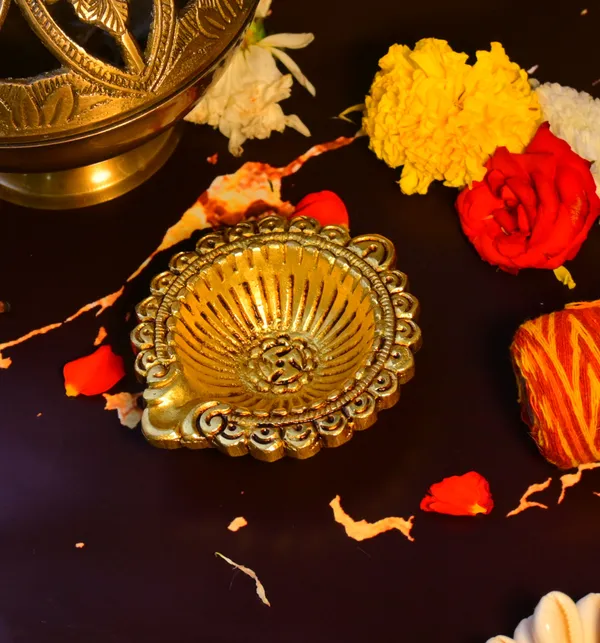 Silver-Plated_Metal_Decorative_Diya_Gift_Set