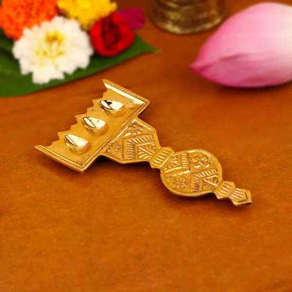 Brass_Three_Wick_Aarti_Diya_For_Puja_&_Aarti