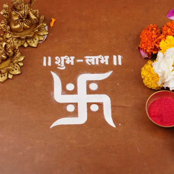 Swastik_Wooden_Kolam_Stencil_5X5_Inch