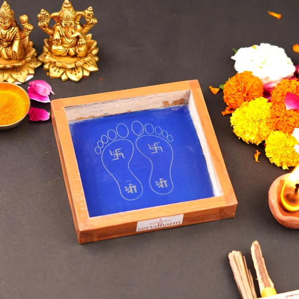Lakshmi_Padam_Swastik_Design_Wooden_Kolam_Stencil