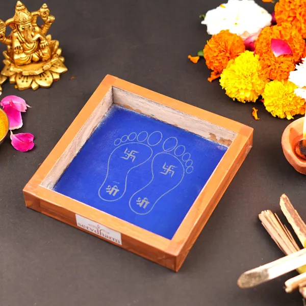 Lakshmi_Padam_Swastik_Design_Wooden_Kolam_Stencil