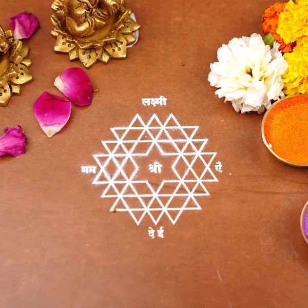 Wooden_Aishwarya_Lakshmi_Kolam_Stencil_5X5_Inch_Pack_Of_50