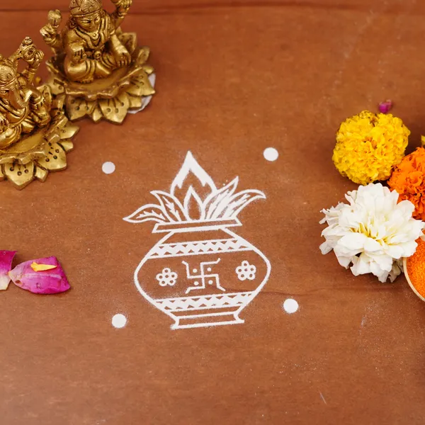 Mangal_Kalash_Wooden_Kolam_Stencil_5X5_Inch