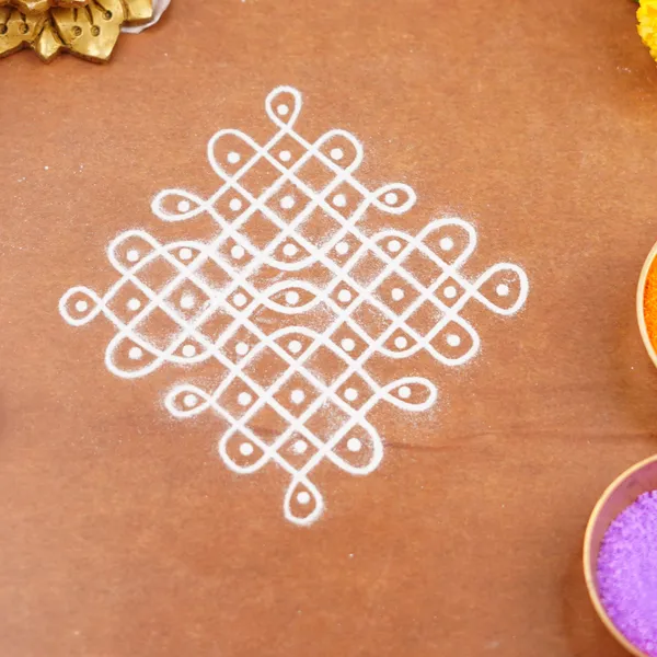 Traditional_Kolam_Pattern_Wooden_Kolam_Stencil_5X5_Inch
