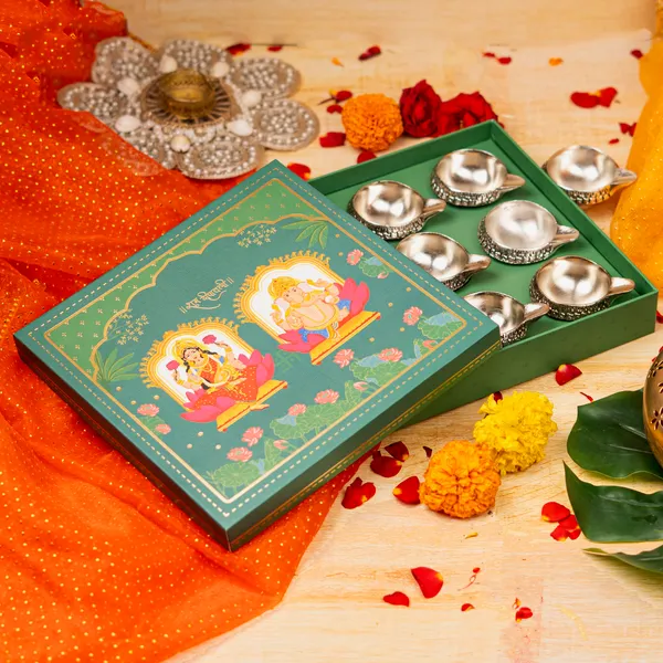 Ganesha_Lakshmi_Silver-Plated_Kuber_Diya_Gift_Set_Of_9