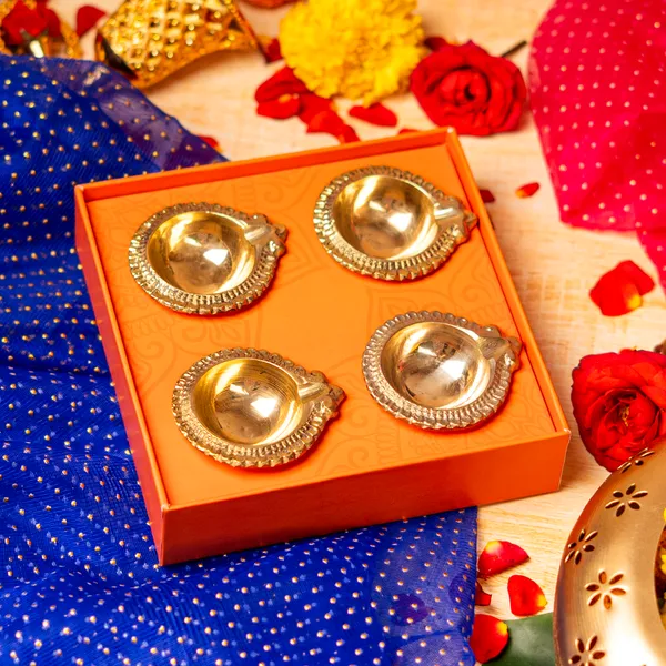 Brass_Lakshmi_Diya_Gift_Set_Of_4