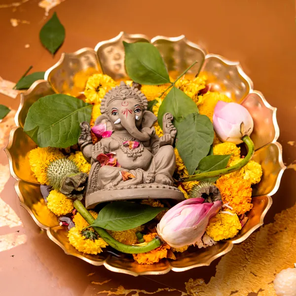 Metal_Festive_Golden_Taj_Urli_14_Inch