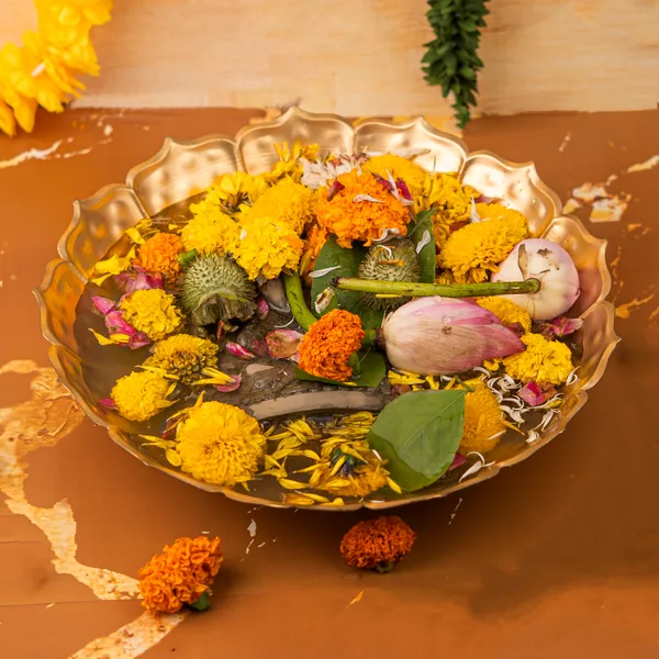 Metal_Festive_Golden_Taj_Urli_14_Inch