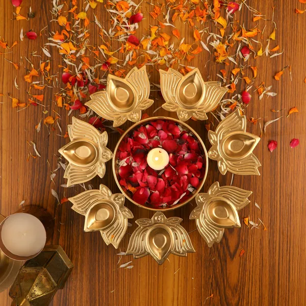 Gold-Plated_Metal_Lotus_Diya_Urli_13_Inch
