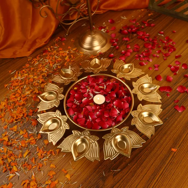 Gold-Plated_Metal_Lotus_Urli_1