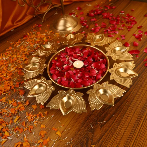 Gold-Plated_Metal_Lotus_Urli_1