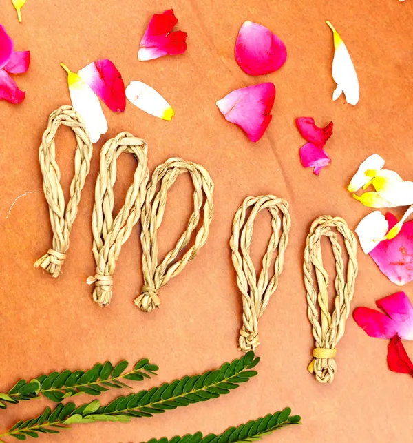 Kusha_Grass_Pavitri_Rings_For_Puja__-_Pack_of_10