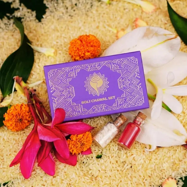 Roli_Chawal_Chandan_Mishri_Tilak_Set_Gold_Foil_Gift_Pack_-_Pack_Of_2
