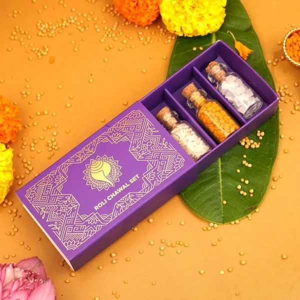 Roli_Chawal_Chandan_Mishri_Tilak_Set_Gold_Foil_Gift_Pack_-_Pack_Of_2