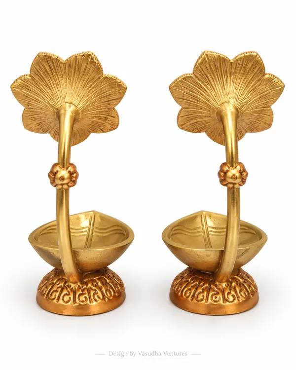 Metal_Gold_Tone_Floral_Diya_Oil_Lamp_Set