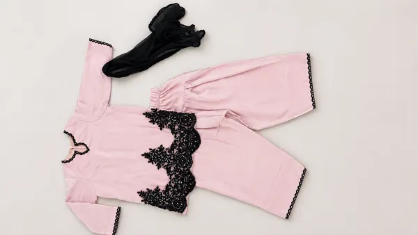 Pink_Lace_Detail_Ethnic_Kurta_Set_for_Girls