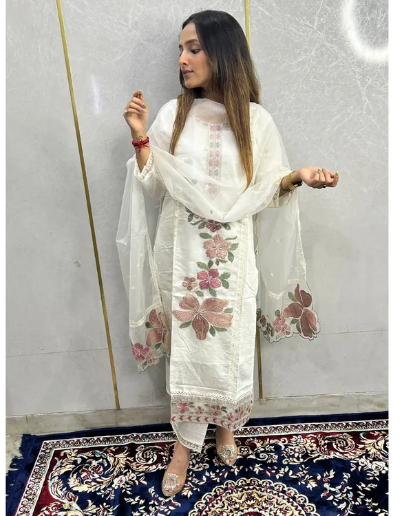 White_Cotton_Flex_Straight_Kurta_Set_For_Women