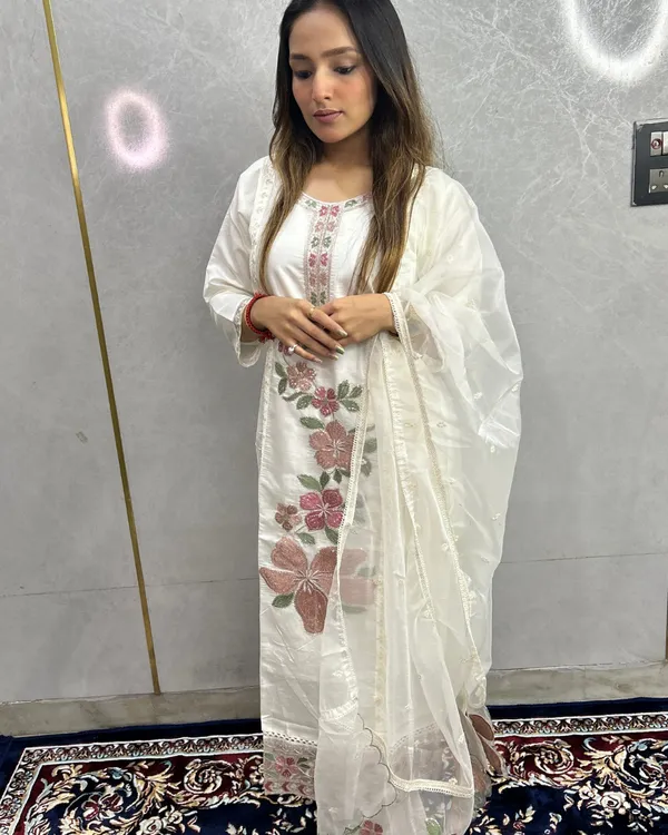 White_Cotton_Flex_Straight_Kurta_Set_For_Women
