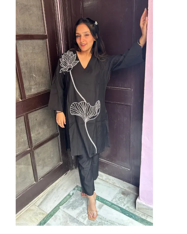 Black_Linen_Kurta_Pant_Set_For_Women