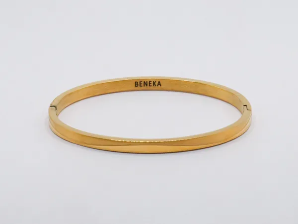 Gold_Brass_Sculpted_Curve_Snap-Lock_Bangle_For_Unisex
