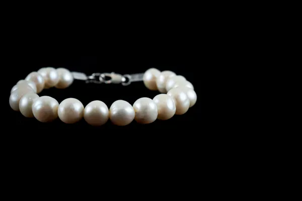 White_Pearl_Clasp_Bracelet_For_Unisex