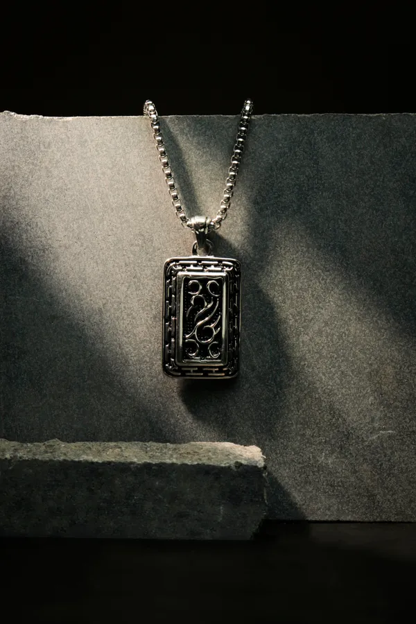 Silver_Stainless_Steel_Engraved_Pendant_Box_Chain_Necklace_For_Unisex