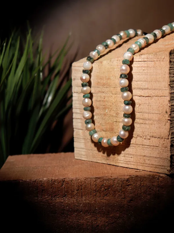 Green_White_Natural_Emerald_Sea_Pearl_Clasp_Necklace_For_Unisex