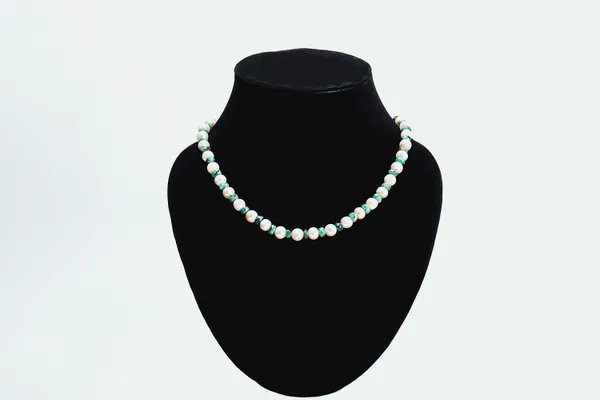Green_White_Natural_Emerald_Sea_Pearl_Clasp_Necklace_For_Unisex