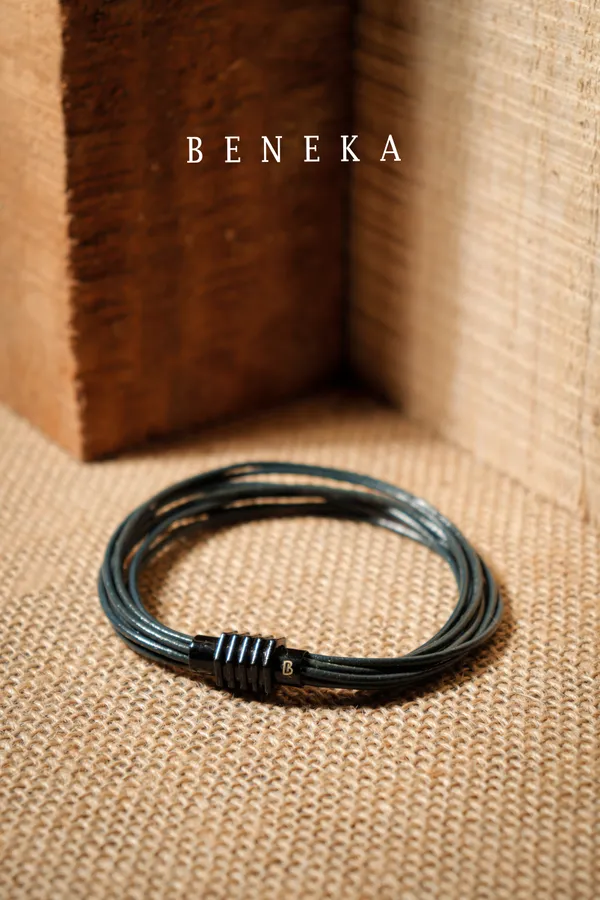 Teal_Leather_Magnetic_Clasp_Bracelet_For_Unisex