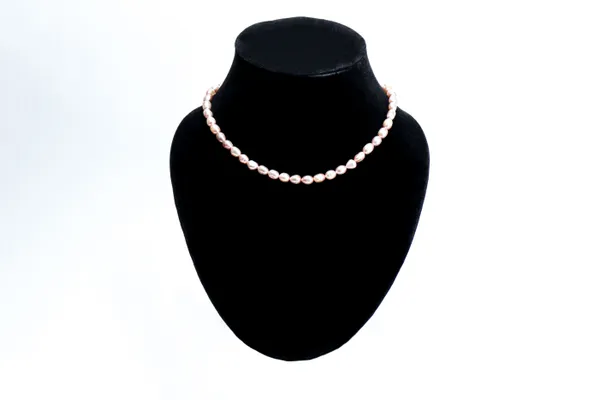 White_Pearl_Clasp_Necklace_For_Unisex