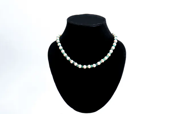 Green_White_Natural_Emerald_Sea_Pearl_Clasp_Necklace_For_Unisex