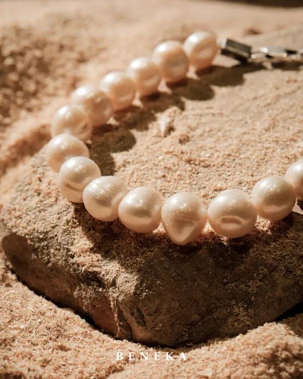 White_Pearl_Clasp_Bracelet_For_Unisex