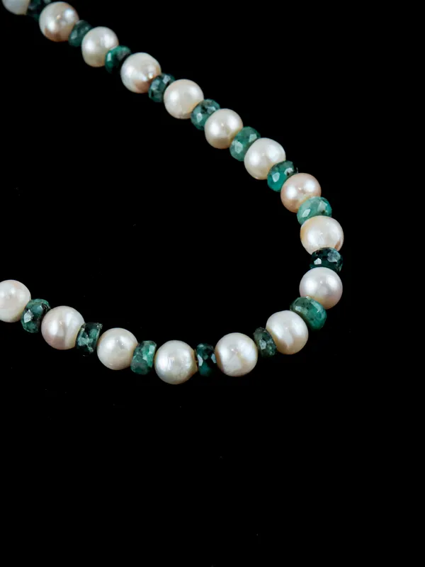 Green_White_Natural_Emerald_Sea_Pearl_Clasp_Necklace_For_Unisex
