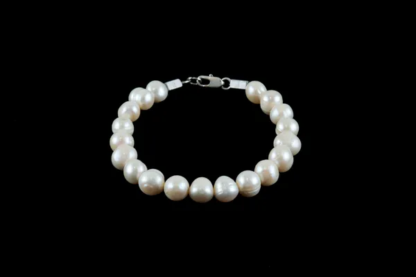 White_Pearl_Clasp_Bracelet_For_Unisex