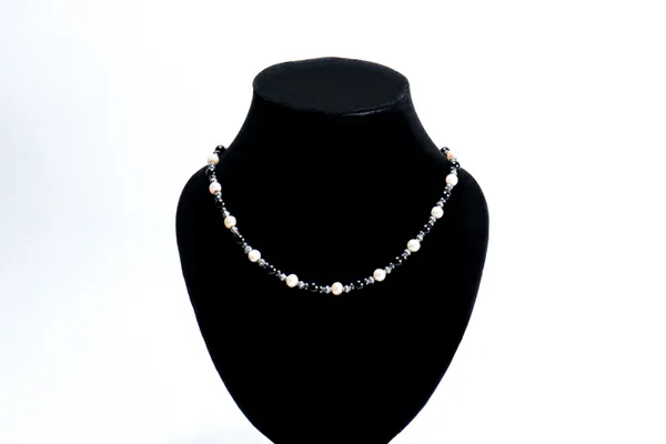 Black_And_White_Onyx_Natural_Stone_Sea_Pearl_Clasp_Necklace_For_Unisex
