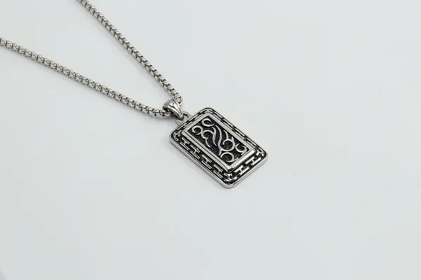 Silver_Stainless_Steel_Engraved_Pendant_Box_Chain_Necklace_For_Unisex