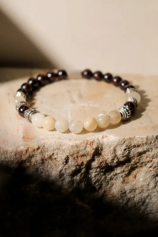 Red_White_Garnet_Moonstone_Natural_Stone_Bracelet_For_Unisex