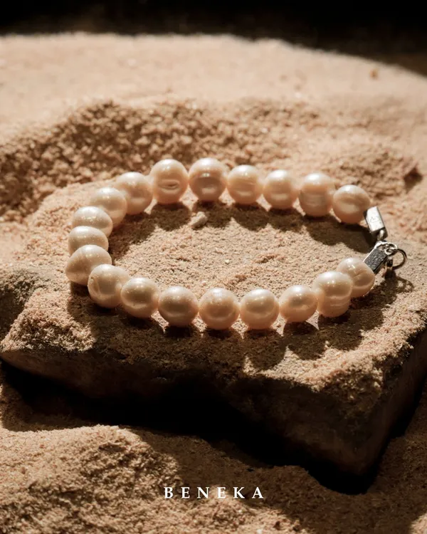 White_Pearl_Clasp_Bracelet_For_Unisex