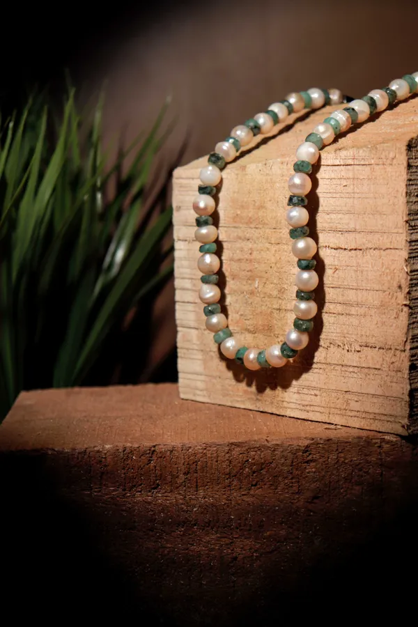 Green_White_Natural_Emerald_Sea_Pearl_Clasp_Necklace_For_Unisex
