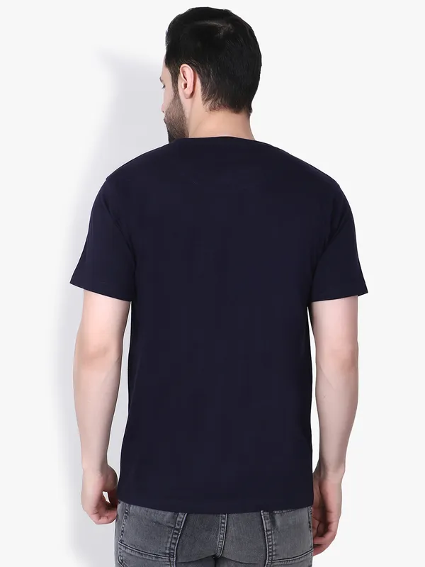 Navy_Solid_Regular_Fit_T-Shirt_For_Men