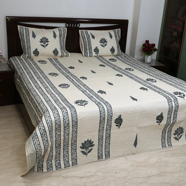 Neel_Kamal_King_Size_Bedcover_Off_White_Indigo_Blue_Jaipuri_Quilted_Bed_Cover_With_2_Pillow_Covers_House_Of_Virasaat