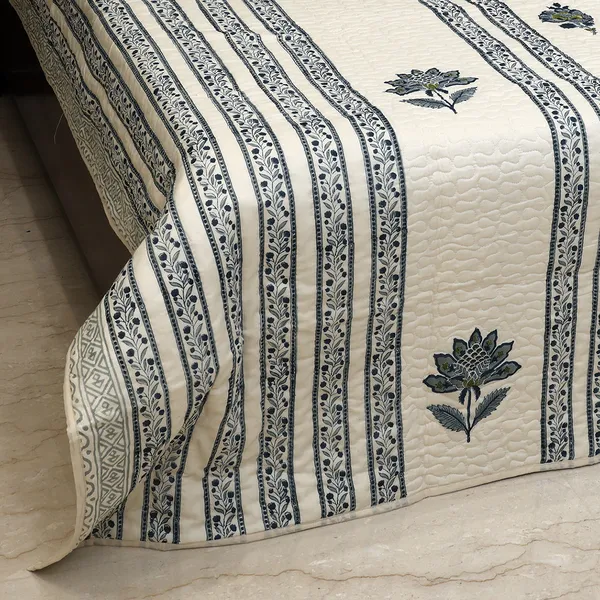 Neel_Kamal_King_Size_Bedcover_Off_White_Indigo_Blue_Jaipuri_Quilted_Bed_Cover_With_2_Pillow_Covers_House_Of_Virasaat