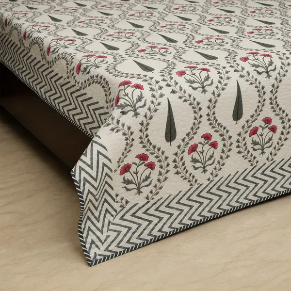 Laal_Bagh_King_Size_Bedcover_White_Red_Jaipuri_Quilted_Bed_Cover_With_2_Pillow_Covers_House_Of_Virasaat